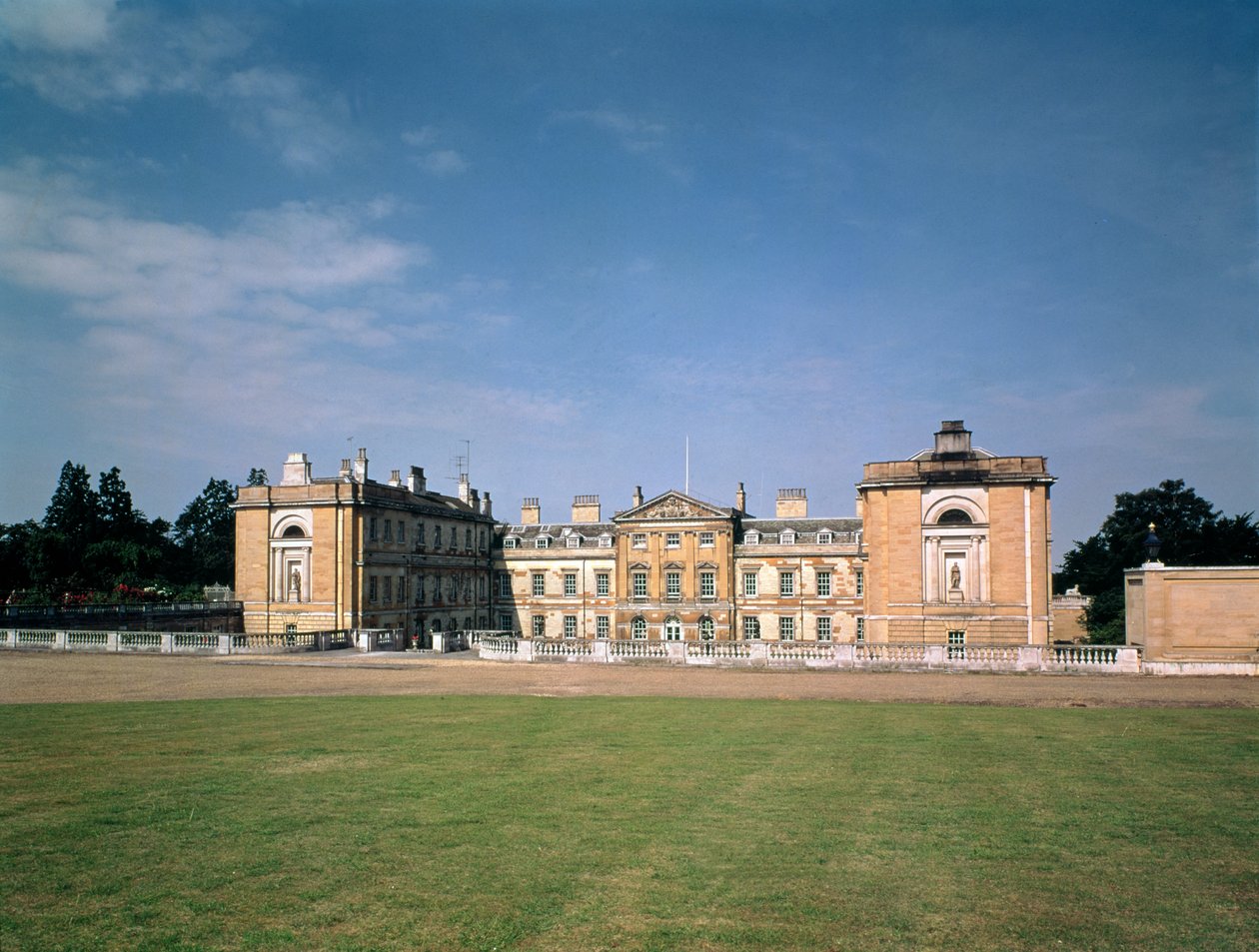 Ansicht der Westfassade, wiederaufgebaut 1746-61 von Henry Flitcroft