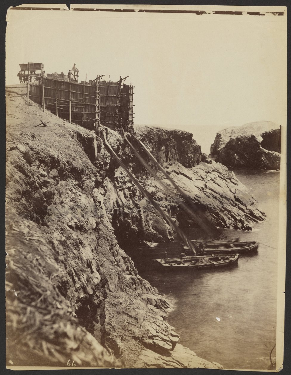 Ladestellen für die Leichter mit Guano, Chincha-Inseln von Henry DeWitt Moulton
