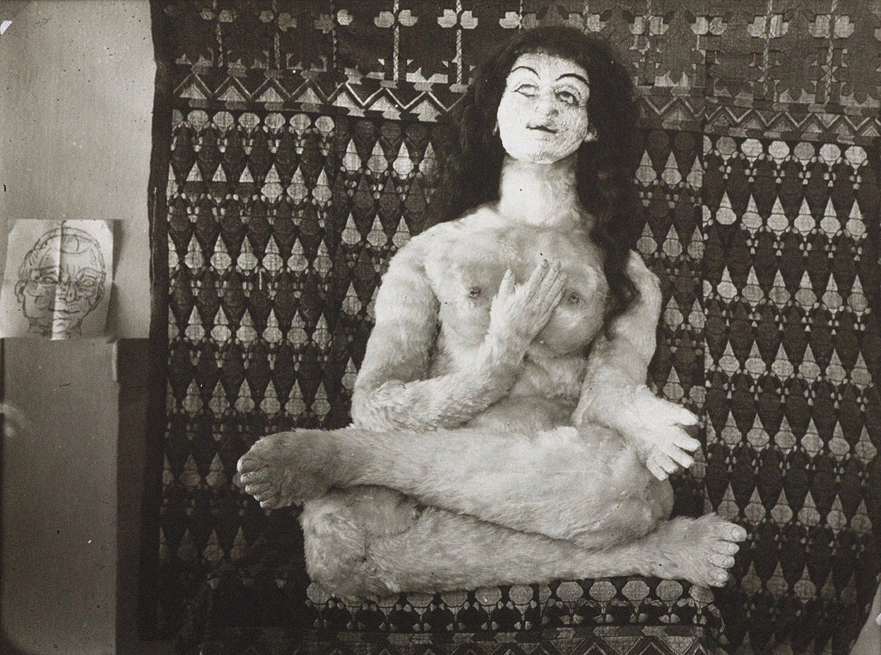 Alma Mahler-Puppe in Hermine Moos