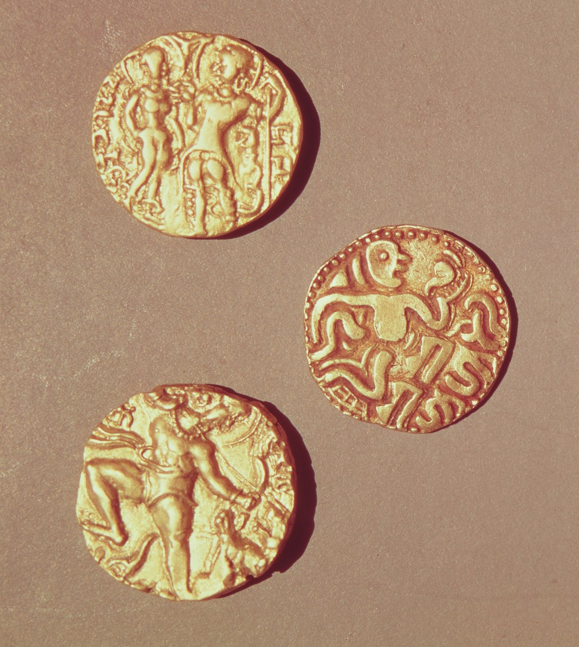 Dinars von Kumargupta I (425-454), Chandragupta I (320-335) und Sri Rajray (Gold) von Indian School