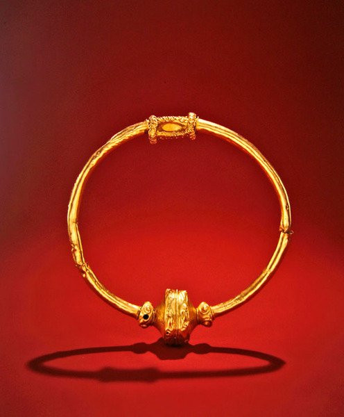 Kragen, Ardnaglug, County Roscommon, Frühe Eisenzeit von Iron Age