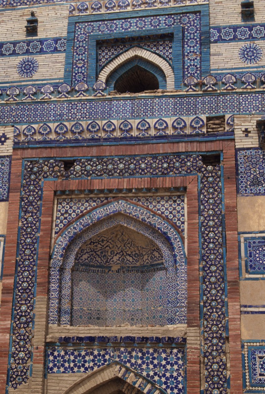 Fliesen am Eingangstor zum Mausoleum von Bibi Jawindi (gest. 1403), errichtet 1494 von Islamic School