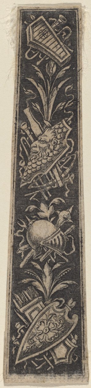 Ornamentplatte mit Rüstung und Musikinstrumenten von Italian 18th or 19th Century