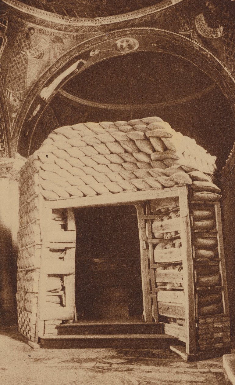 Das Baptisterium in der Markuskirche, Venedig, geschützt durch Sandsäcke, Erster Weltkrieg von Italian Photographer