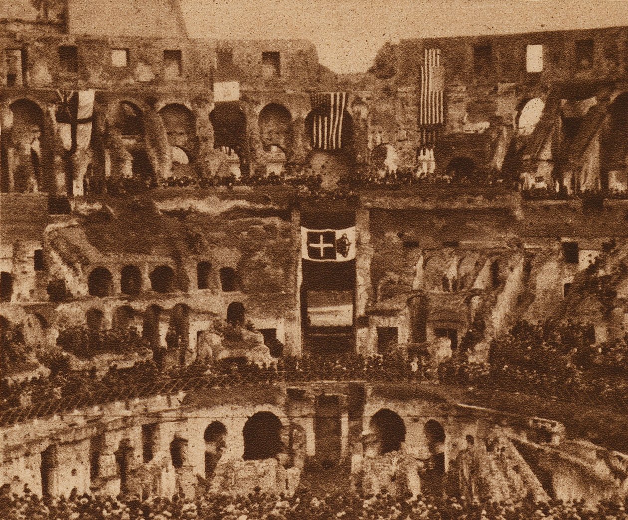 Gedenkfeiern ein Jahr nach dem Eintritt Amerikas in den Ersten Weltkrieg, im Kolosseum, Rom, Italien von Italian Photographer
