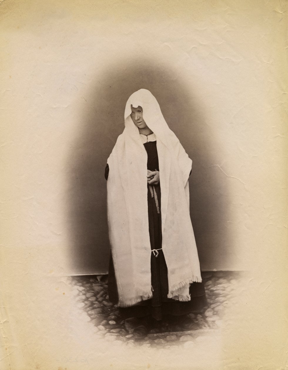 Frau in Witwentracht, Parre, Lombardei, Italien, Fotografie von Premiata Fotografia Taramelli, Bergamo von Italian Photographer