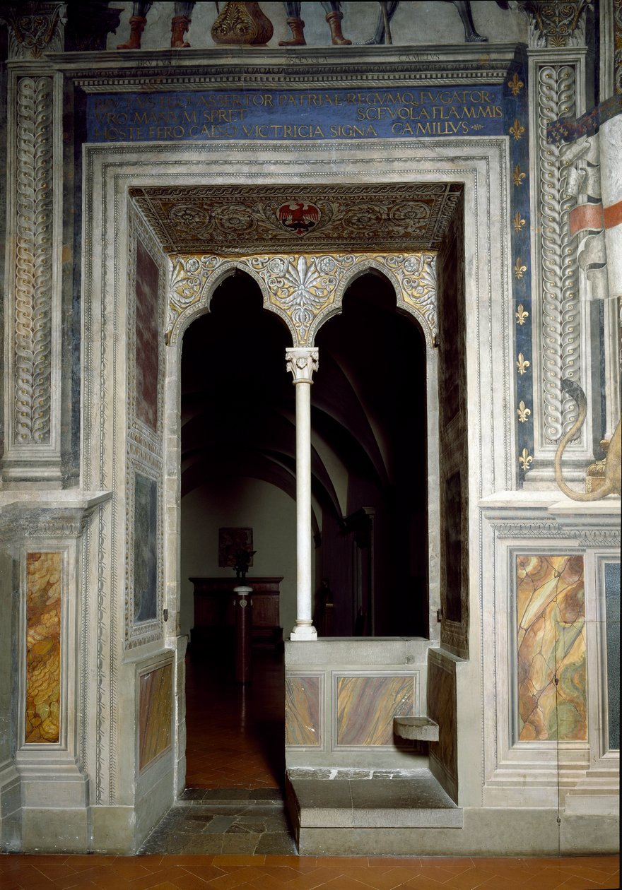 Blick auf ein Fenster der Halle der Lilien, erbaut 1299-1314 von Italian School