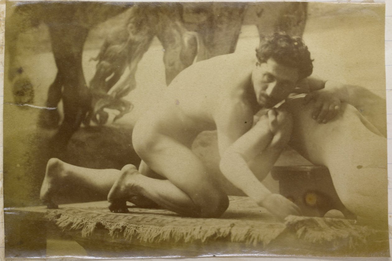 Studie eines männlichen Aktmodells, liegend auf dem Boden und ringend mit einer Gliederpuppe, im Atelier von Jacques de Lalaing von Jacques Lalaing (attributed to)