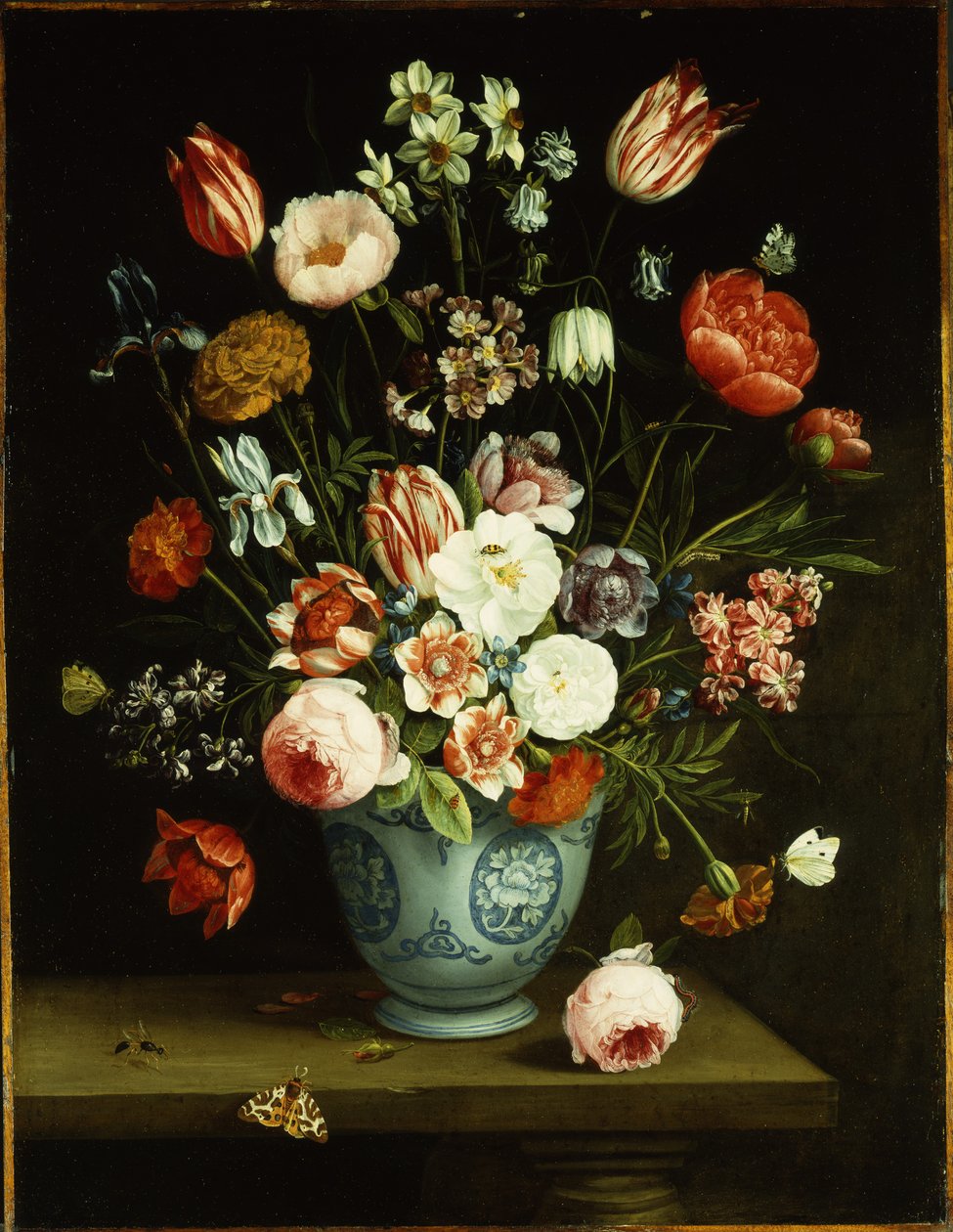 Blumen in einer blau-weißen Porzellanvase, mit Motten und anderen Insekten auf einem Sims von Jan van Kessel