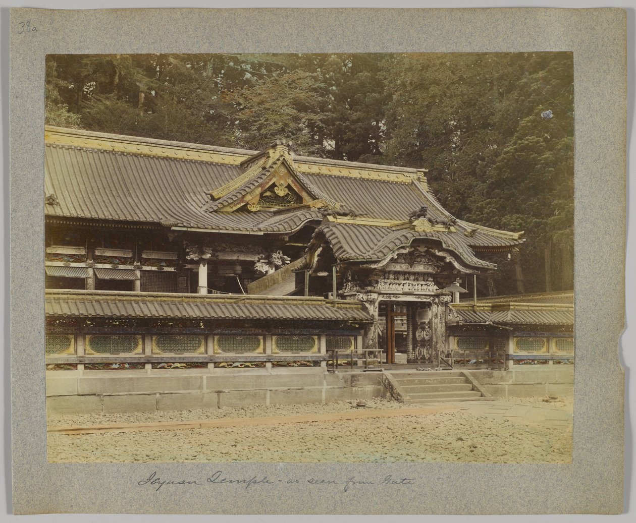 Tōshō-gū vom Tor aus gesehen, Nikko, Japan von Japanese Photographer