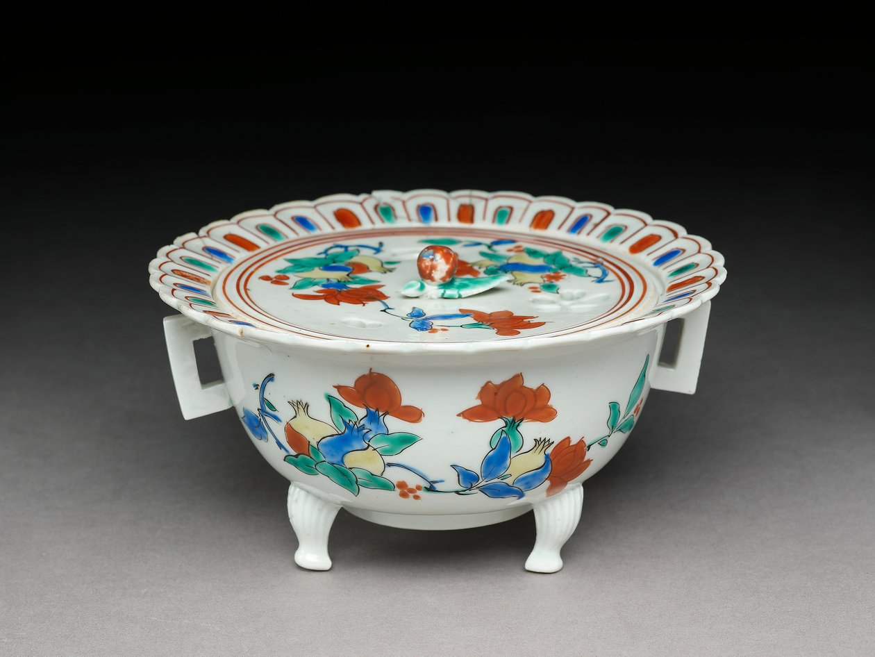 Koro-Schale mit flachem Deckel, Kakiemon-verwandte Ware, 1680-1700 von Japanese School