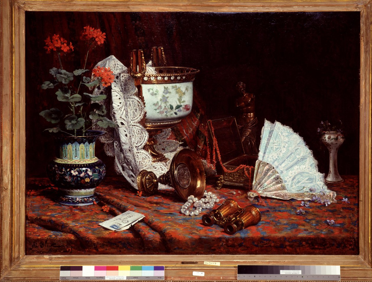 Stillleben mit Fächer. Tisch mit Vase, Geranientopf, Fernglas. Gemälde von Jean Baptiste Olive (1848-1936). 20. Jahrhundert. Sammlung Fondation Regards de Provence, Marseille von Jean Baptiste Olive