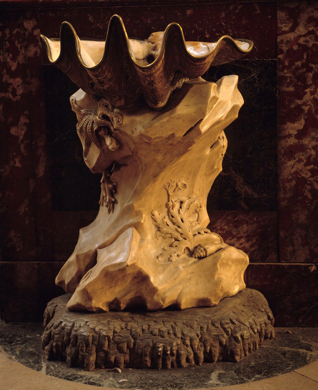 Weihwasserbecken in Form einer Muschel auf einem Felsen von Jean Baptiste Pigalle