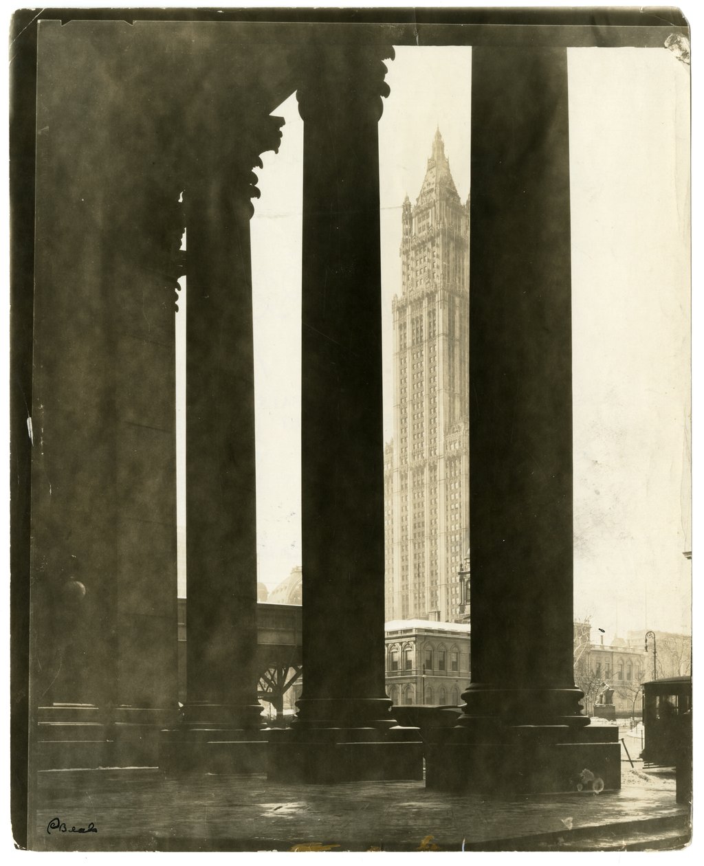 Woolworth Gebäude, der hohe Turm gebaut mit Nickels und Dimes, New York, USA, ca. 1914-40 von Jessie Tarbox Beals
