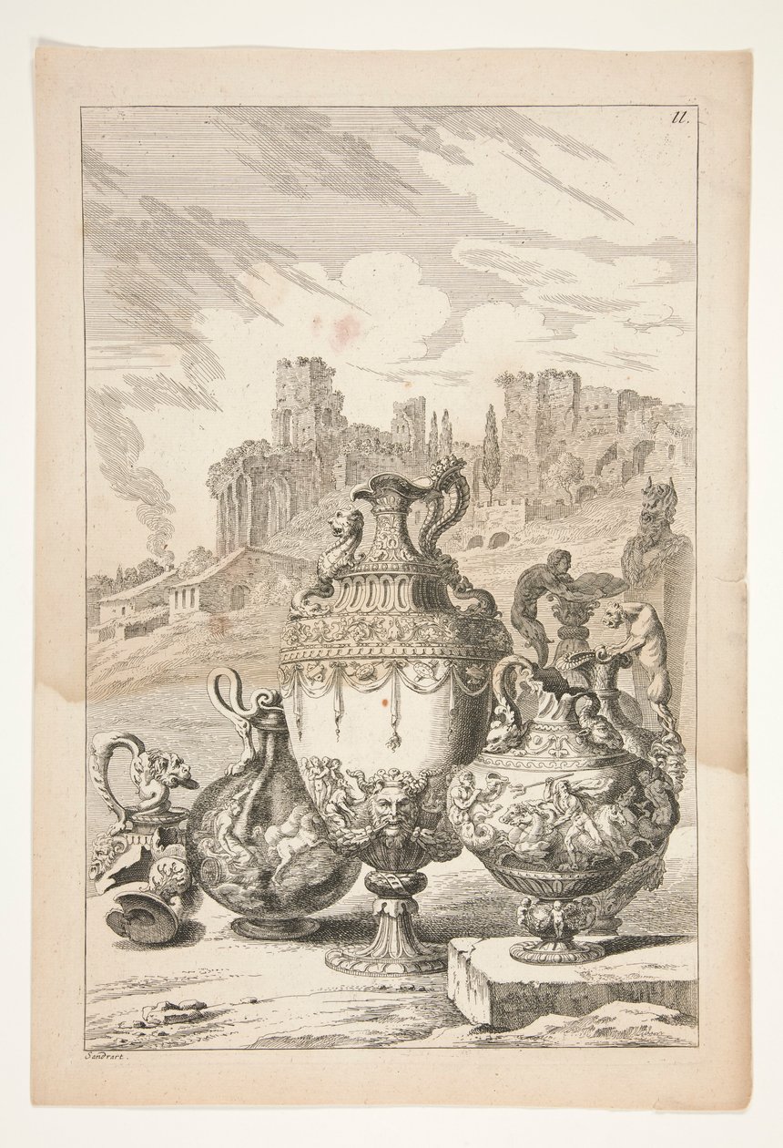 Vier Vasen, eine zerbrochene Vase, ein zerbrochener Kerzenhalter und eine Herm in einer Landschaft mit klassischen Ruinen von Joachim von Sandrart