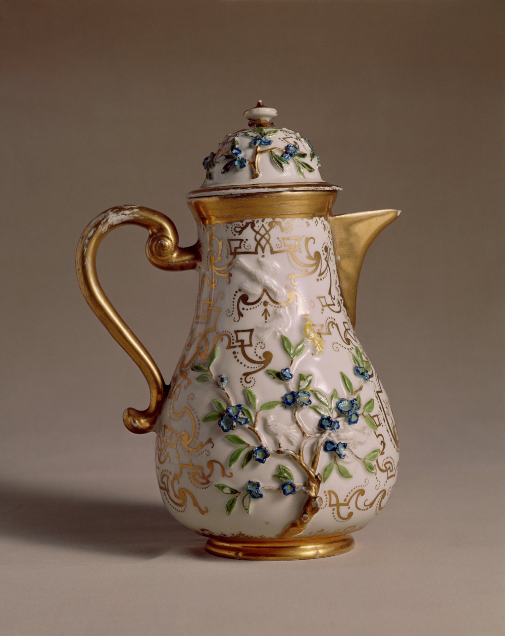 Kaffeekanne, dekoriert mit Relief, Meissen, ca. 1710 von Johann Friedrich Bottger