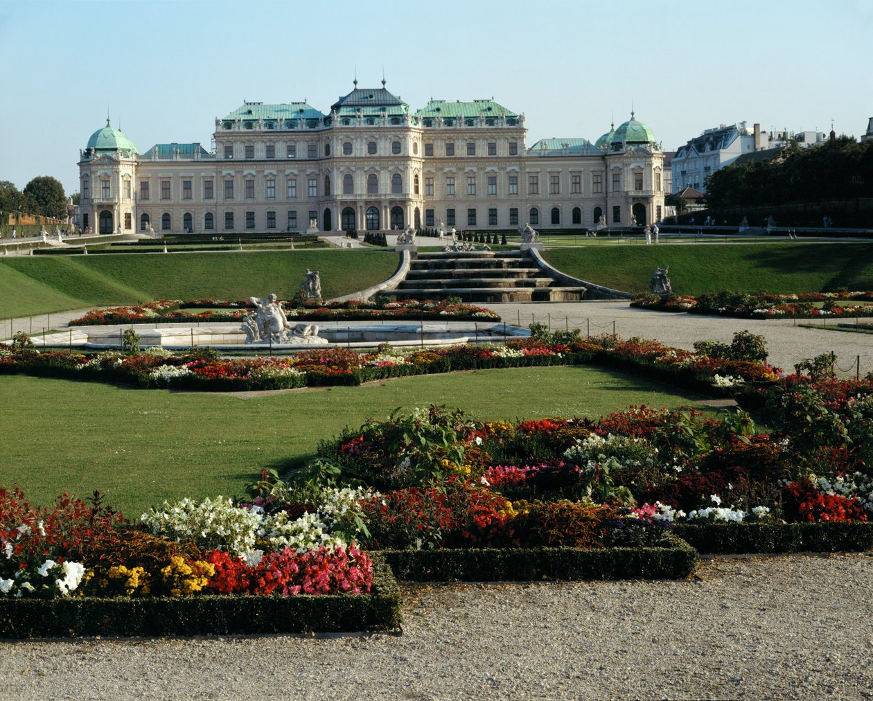 Schloss Belvedere, die Sommerresidenz von Prinz Eugen von Savoyen von Johann Lukas von Hildebrandt