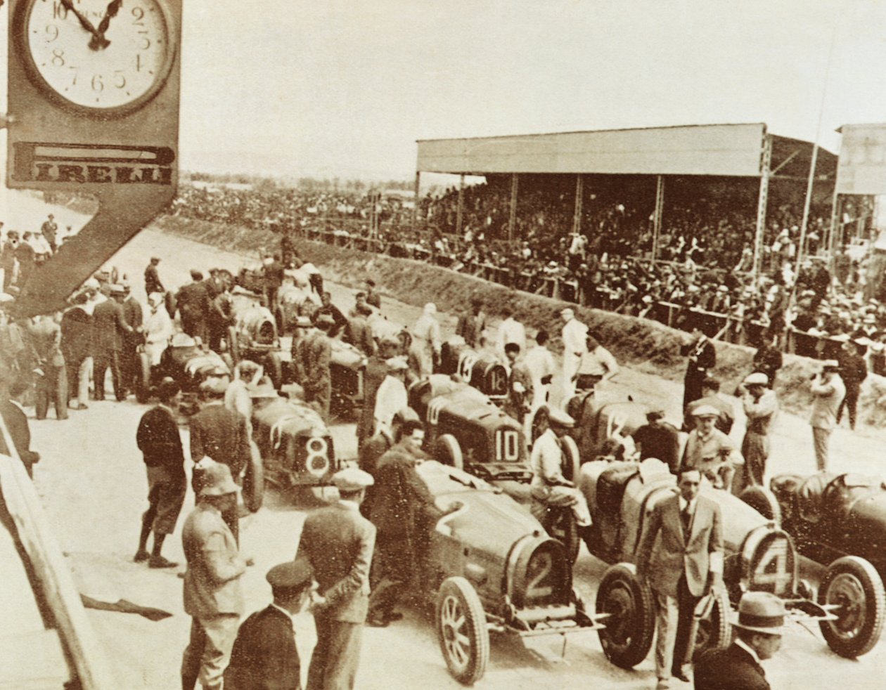Aufstellung vor dem Start des Grand Prix in Tunesien von Walter Charles Mills