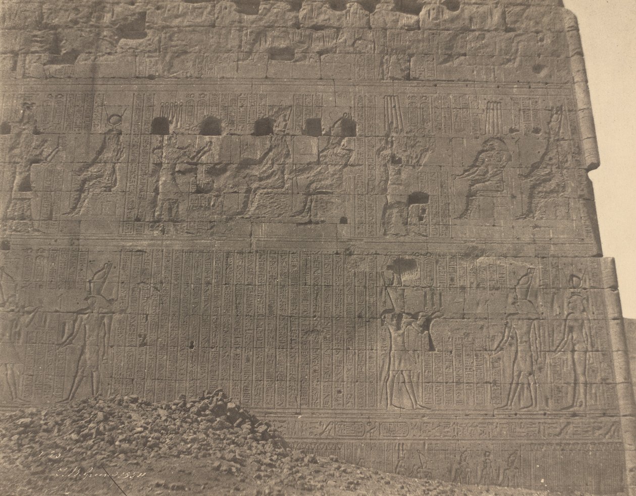 Edfu-Skulpturen und Inschriften auf der orientalischen Seite, 1854 von John Beasley Greene