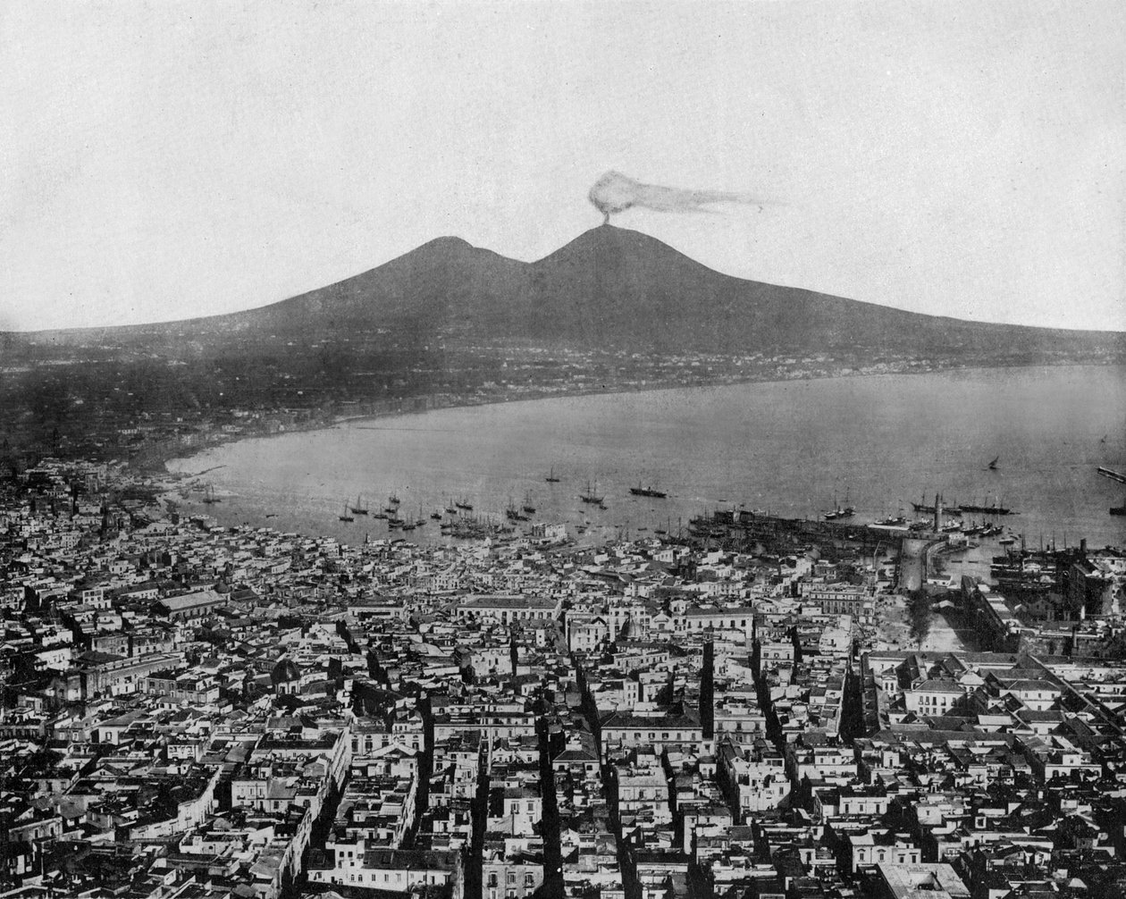 Ein Blick auf die Bucht von Neapel (Italien) und im Hintergrund der Vesuv von John Lawson Stoddard