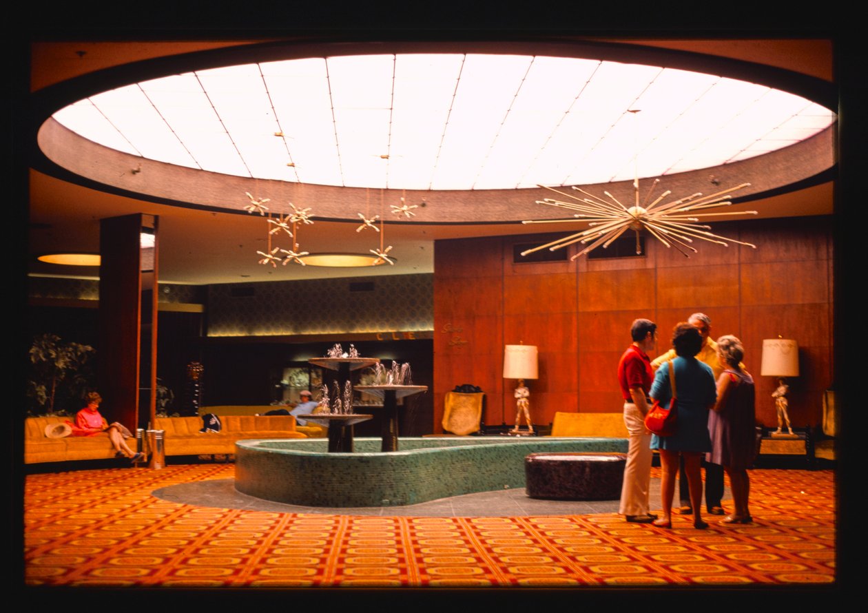 Nevele Hotel Lobby, Wawarsing, New York, USA von John Margolies
