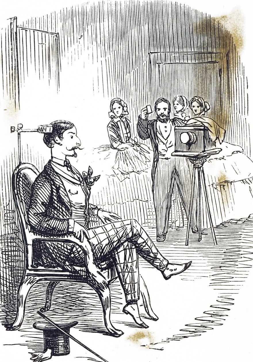 Karikatur, die eine Kopfklammer zeigt, die verwendet wird, um das Subjekt des Fotografen still zu halten von John Tenniel