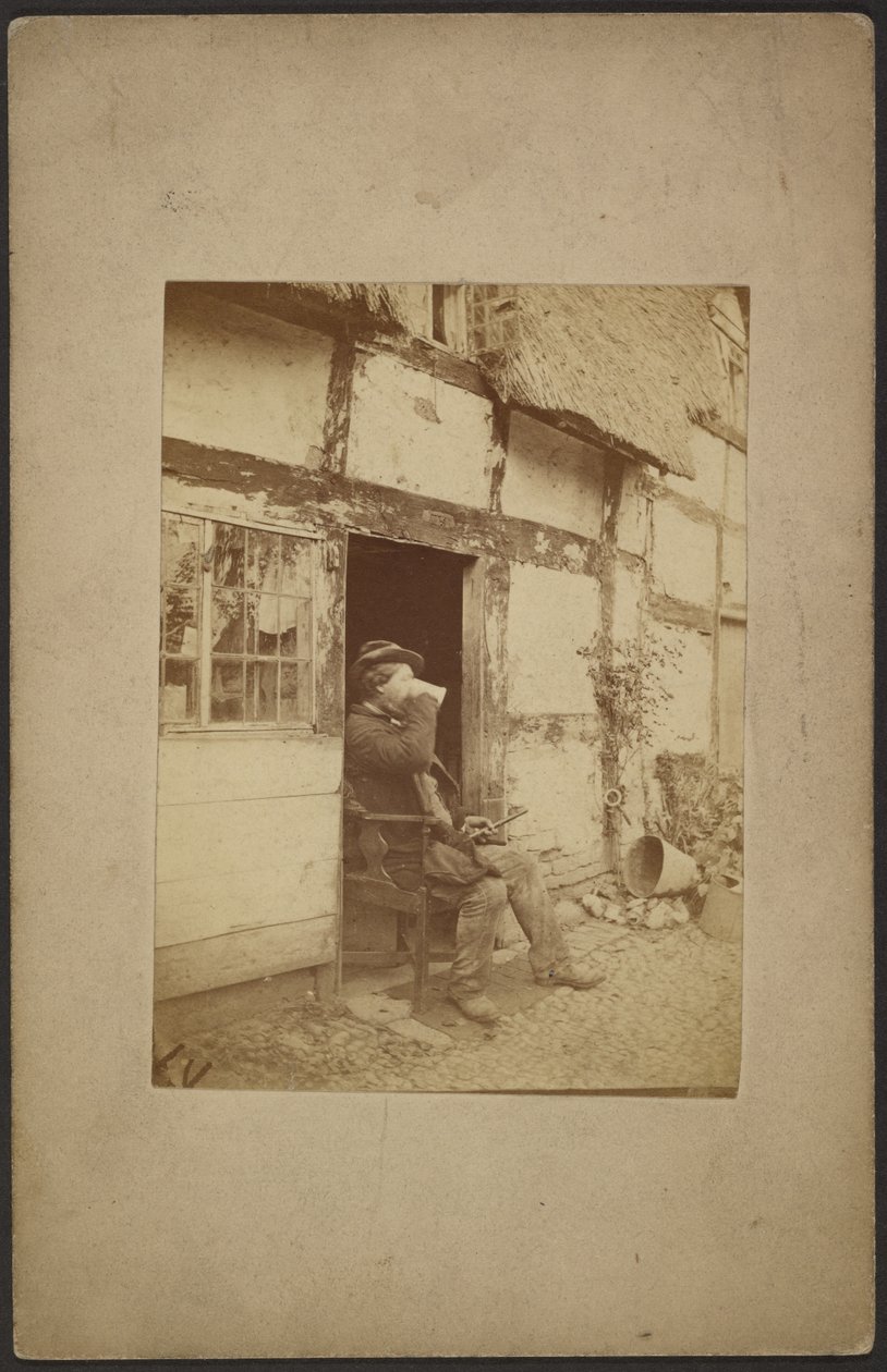 Sitzender Mann, der aus einem Krug im offenen Türrahmen trinkt von John Whistler