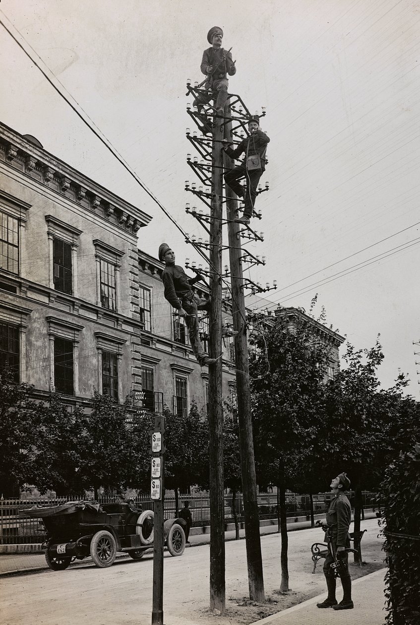 Album "Meine Weltkriegs-Erinnerungen Südwestfront (Kärnten, Italien, Südtirol) 31.03.1915-12.11.1918 - Josef Zohles Wien": Russische Gefangene bei der Arbeit (s/w Foto) von Josef Zohles