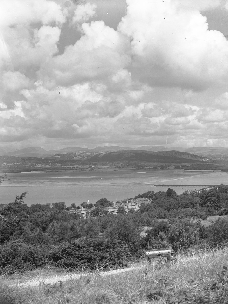 Blick auf das Kent-Ästuar mit sichtbarem Viadukt von Joseph Hardman