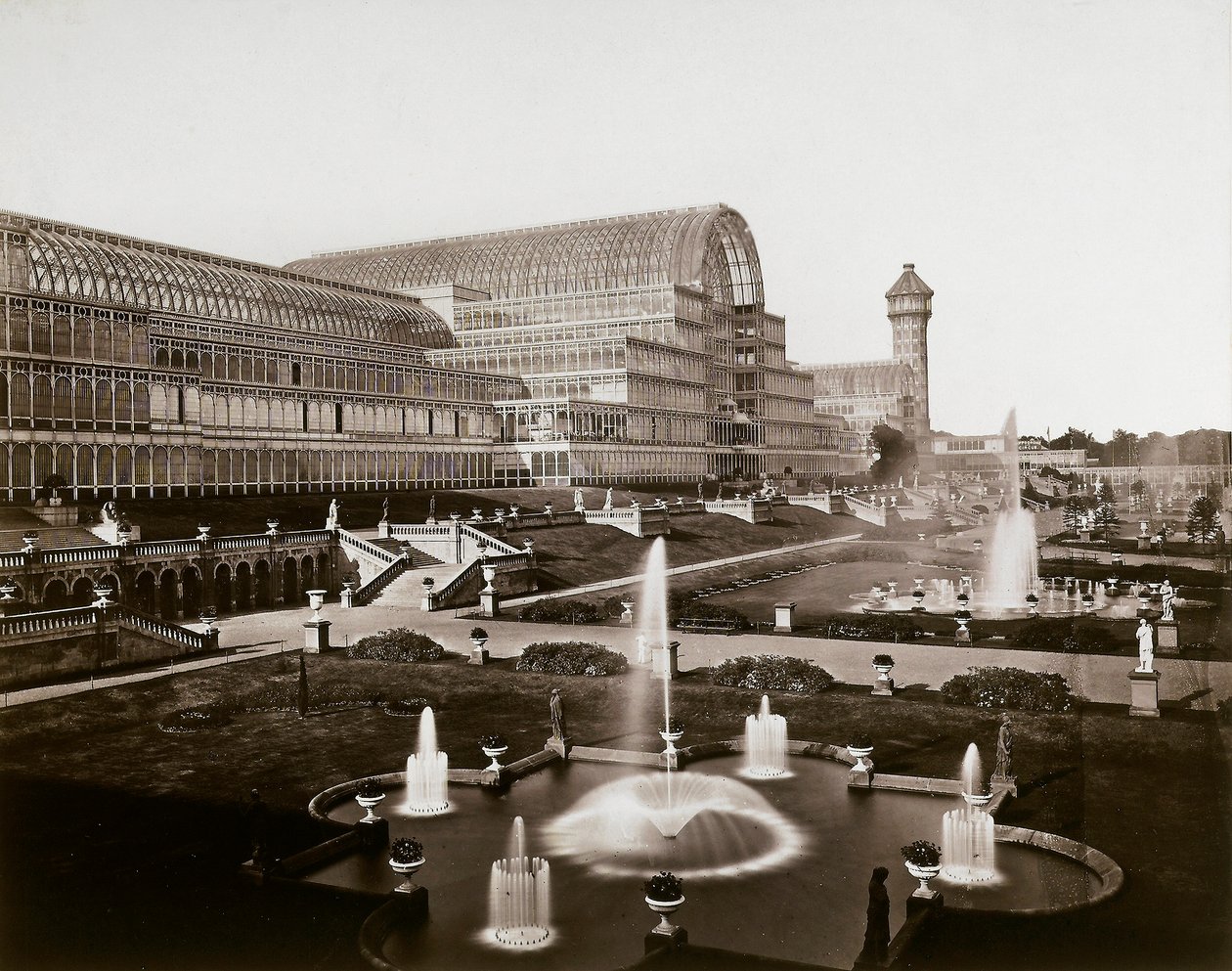 Der Kristallpalast in London: die Gärten und Brunnen, ca. 1870 von Joseph Paxton