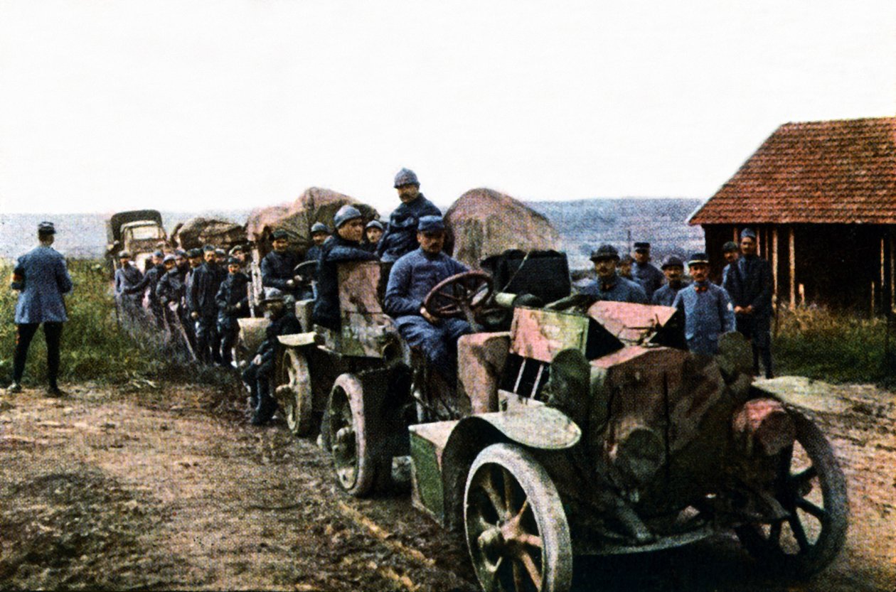 Französische Soldaten und Fahrzeuge der mobilen Luftabwehr während der Schlacht von Verdun, September 1916 von Jules Gervais Courtellemont