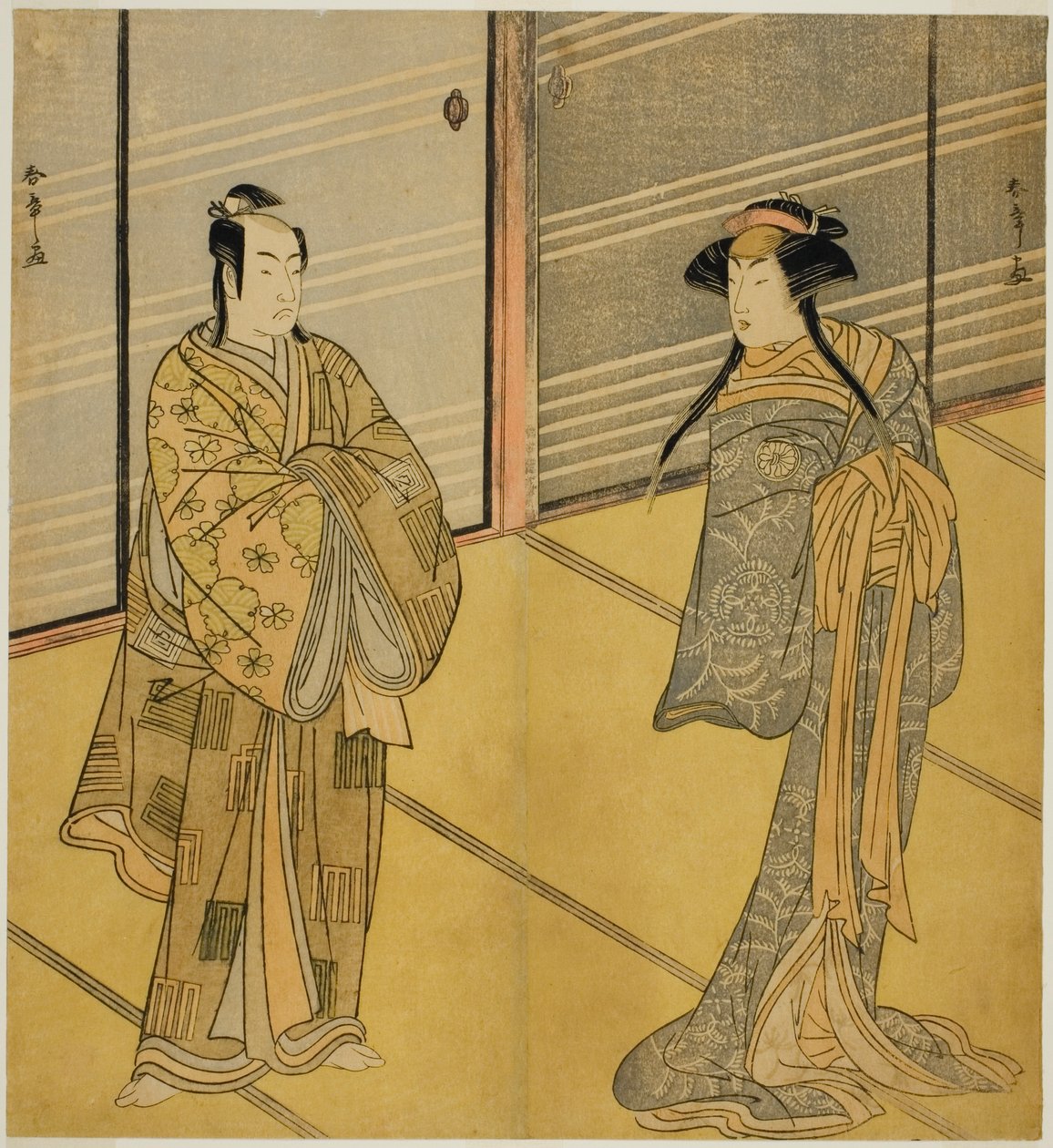 Die Schauspieler Segawa Kikunojo III als der Geist der Joro-gumo (Huren-Spinne) verkleidet als Maiko Tsumagiku (rechts) und Ichikawa Monnosuke II als Urabe no Suetake (links), im Stück Shitenno Tonoi no Kisewata, aufgeführt im Nakamura-Theater im elften Mo von Katsukawa Shunsho