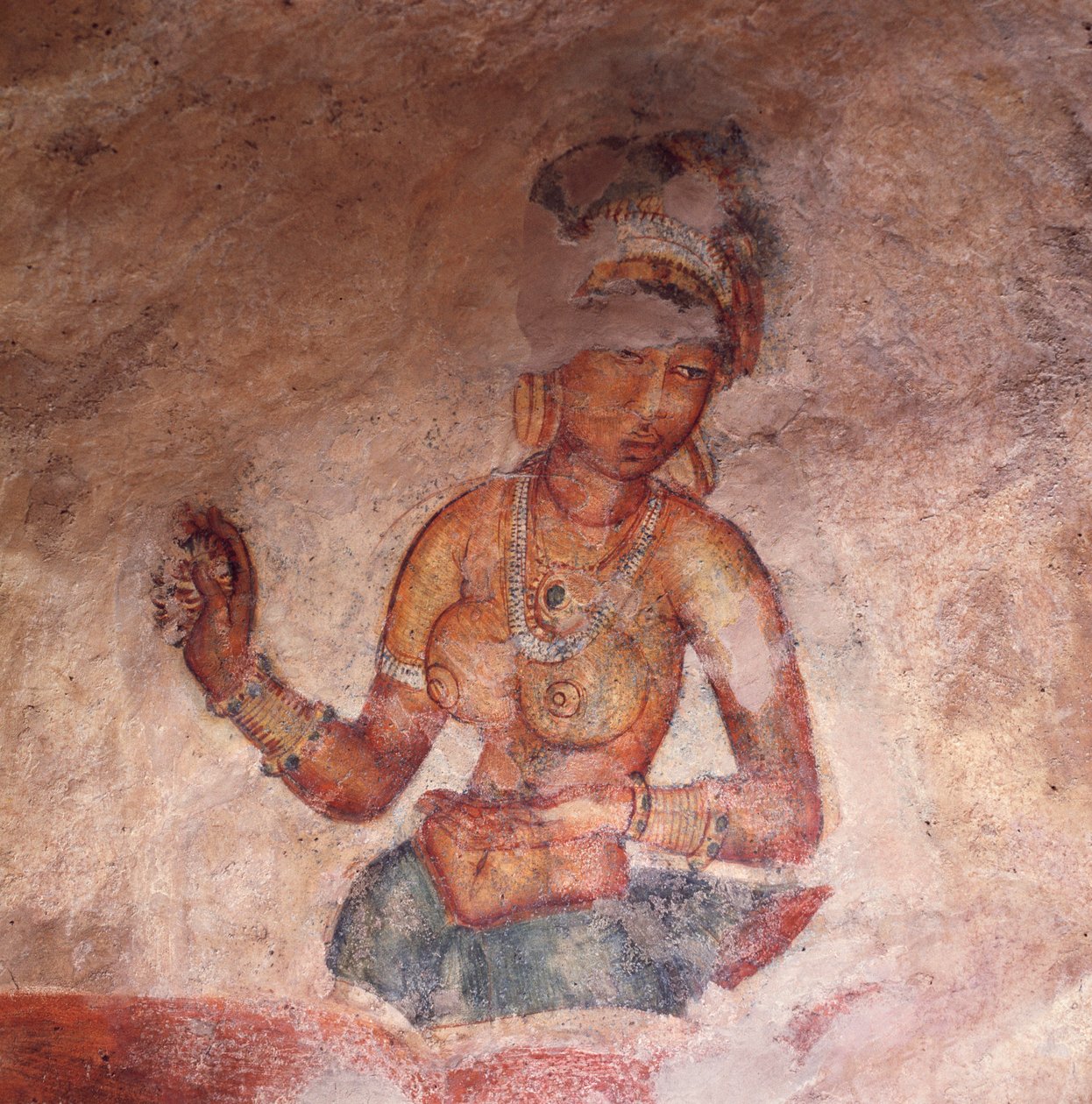 Apsaras, himmlische Nymphe, die ein Opfer darbringt, Fresko, befestigte Zitadelle von Sigiriya (UNESCO-Welterbeliste) von Alec Hunter