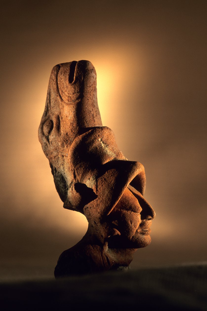 Artefakt, Cancuen, Guatemala, Arthur Demarest, Tomas Barrientos, Maya, Palast, Klassik, 2004 (Foto) von Kenneth Garrett