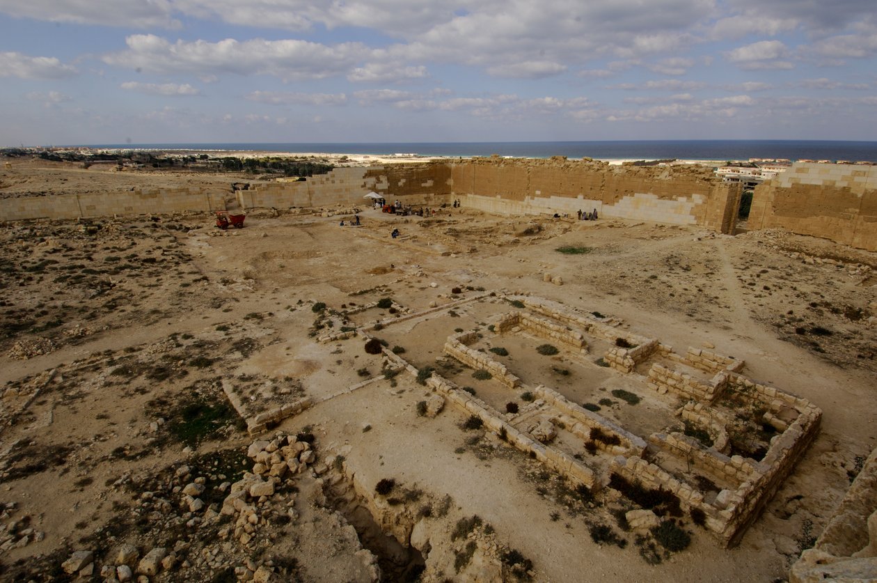 Kleopatra; Die Suche nach der letzten Königin von Ägypten; Ausstellungskatalog; Seite 22; Kleopatra, 2011 von Kenneth Garrett