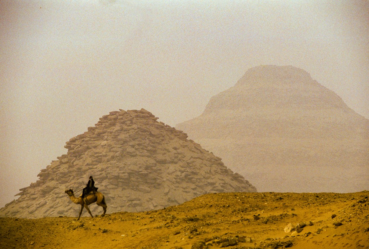 Saqqara; Teti-Pyramide; 6. Dynastie; Djoser-Pyramide (im Hintergrund); Ägypten von Kenneth Garrett
