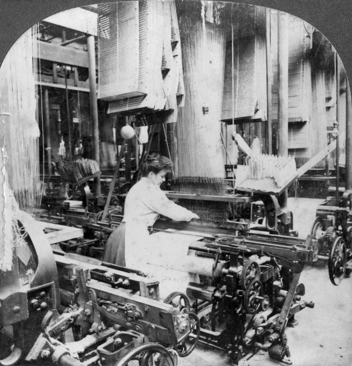 Leinenstoff weben, Montreal, Kanada, frühes 20. Jahrhundert von Keystone View Company
