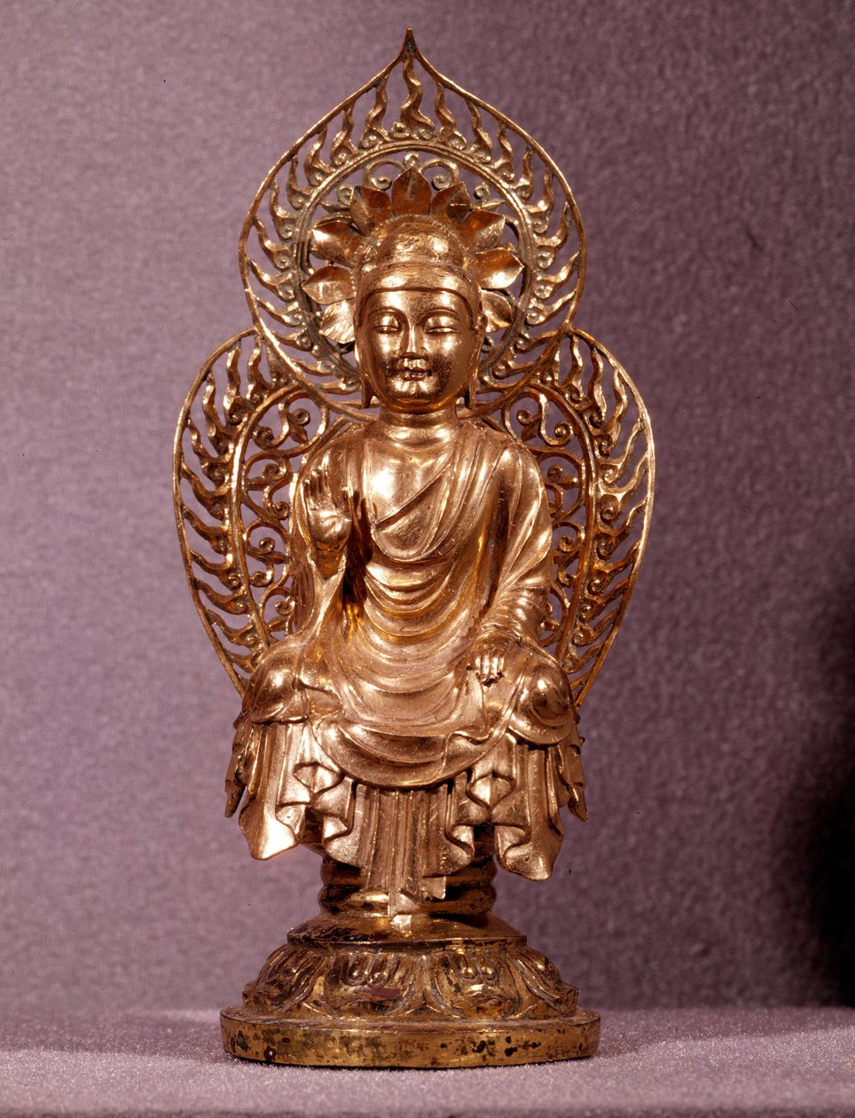 Koreanische Kunst: Buddha-Statuette in Gold. Silla-Periode, 8.-10. Jahrhundert. Nationalmuseum von Korea von Korean School