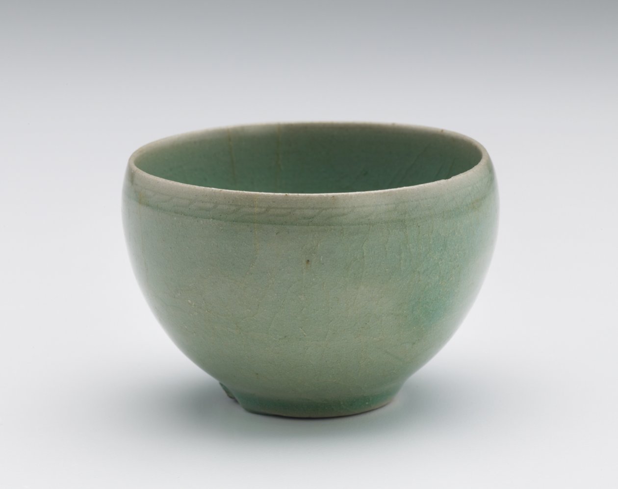 Tasse mit eingravierter Blumendekoration von Korean School