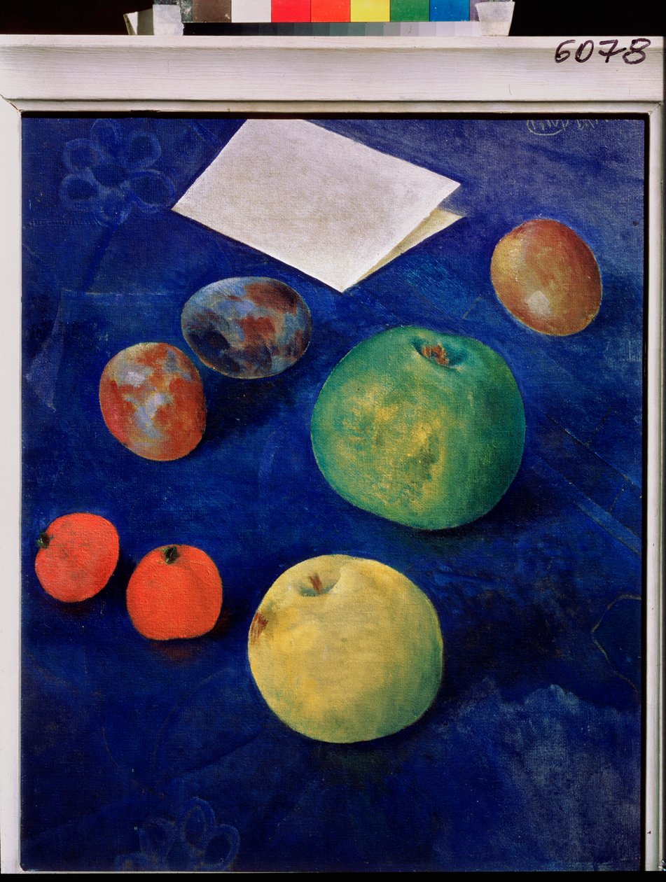 Früchte auf einer blauen Tischdecke - Kusma Sergejewitsch Petrow-Wodkin, Öl auf Leinwand von Kuzma Sergeevich Petrov Vodkin