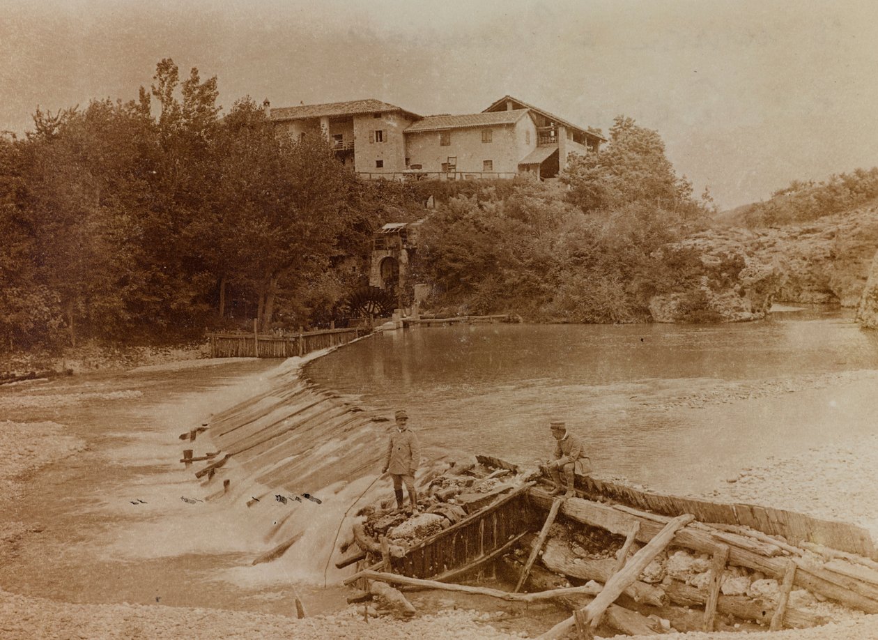 Album des Ersten Weltkriegs in Friaul-Julisch Venetien: der Fluss Natisone in Premariacco, Udine, Italien (s/w Foto) von L. Verdiani