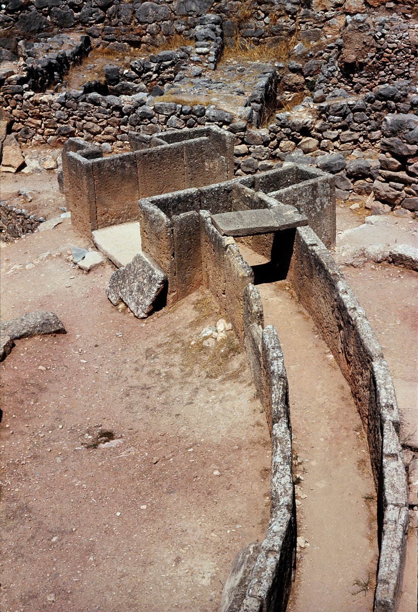 Luftaufnahme des ersten Gräberkreises (königlicher Friedhof), entdeckt vom Archäologen Heinrich Schliemann (1822-1890) in den 1870er Jahren: Stätte der antiken Stadt Mykene, im Peloponnes (1500-1100 v. Chr.) von Late Helladic Period Mycenaean