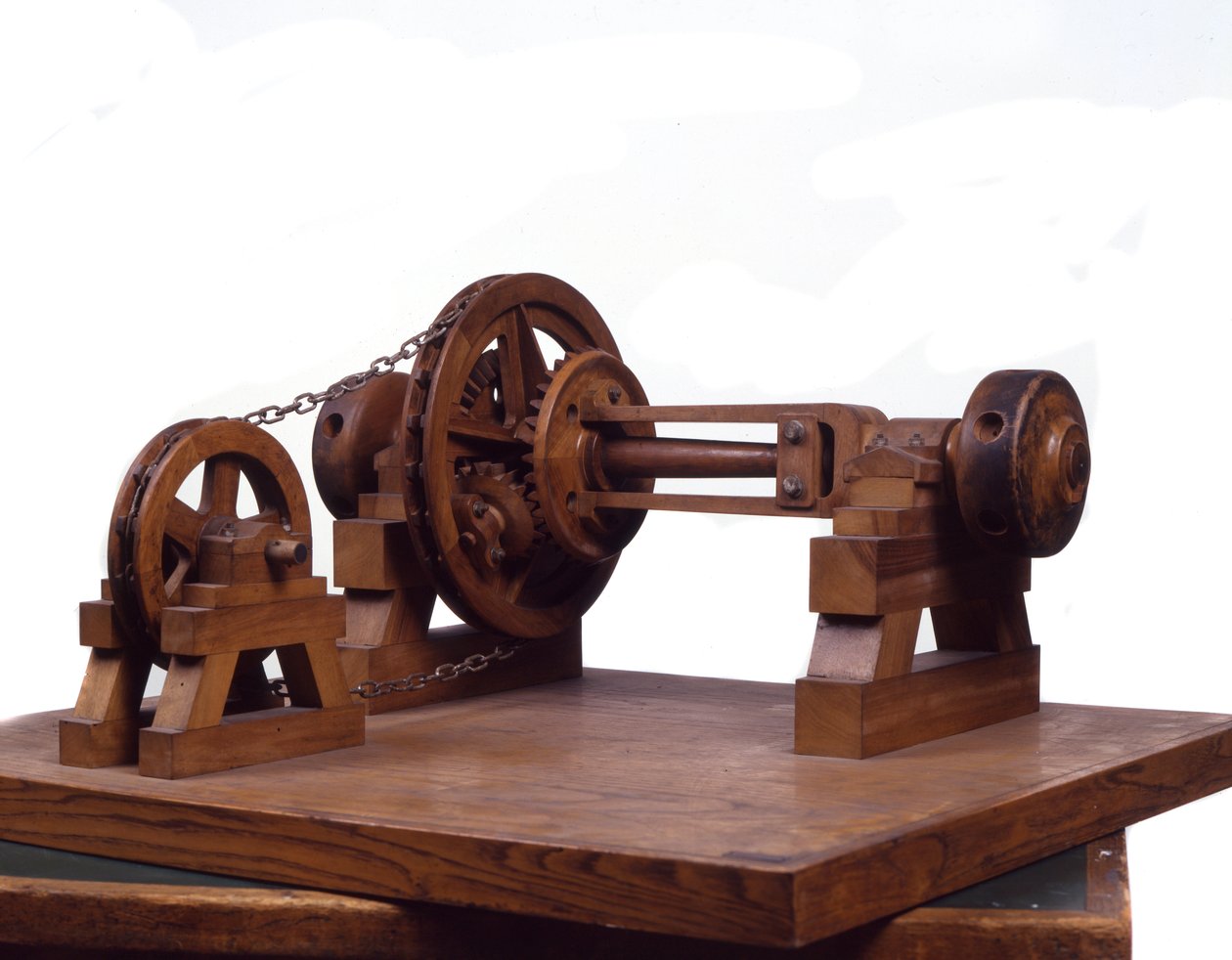 Holzmodell von Zahnrädern und Rädern basierend auf dem Design von Leonardo da Vinci. Wissenschafts- und Technikmuseum, Mailand. von Leonardo da (after) Vinci