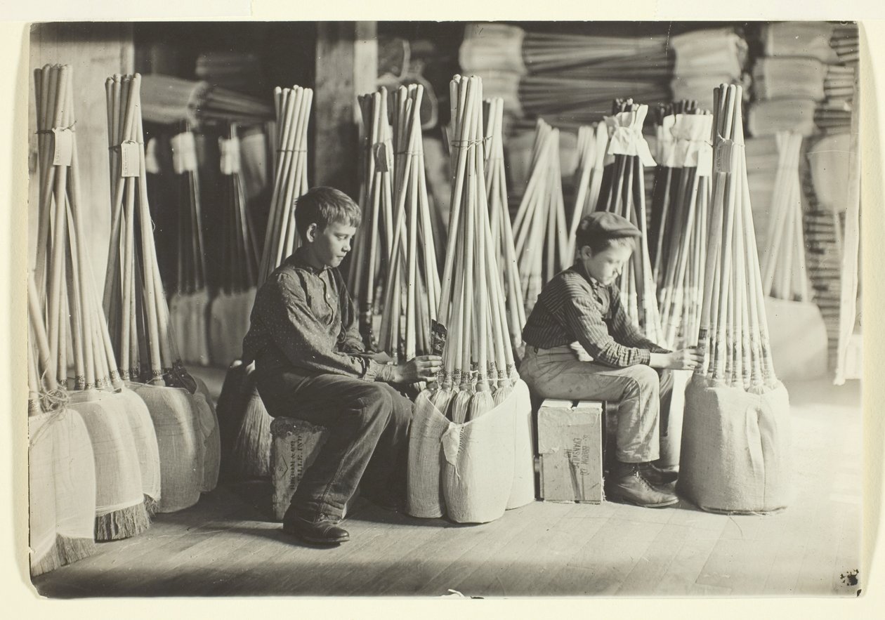 Jungen im Verpackungsraum, Brown Mfg. Company, Evansville, Ind. von Lewis Wickes Hine