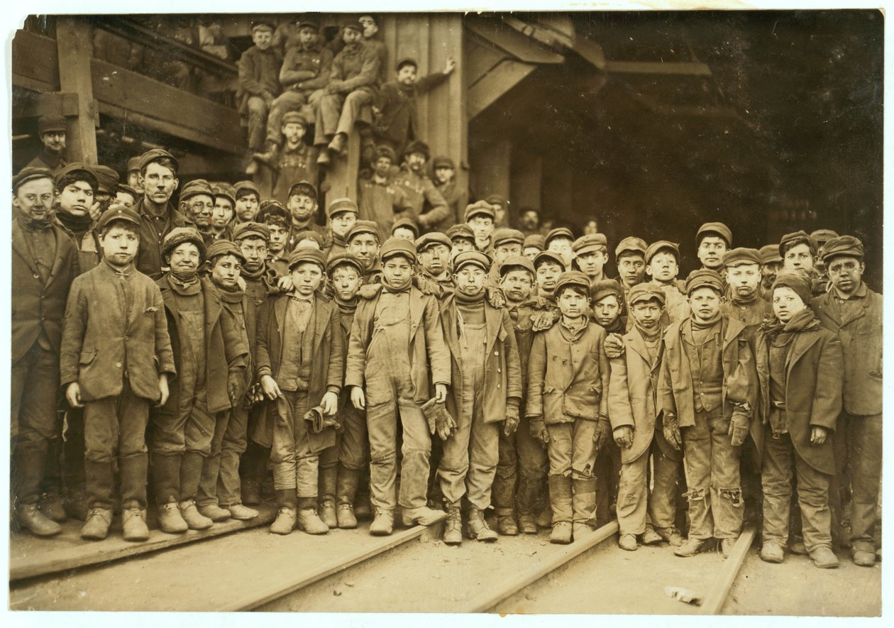 Breaker Boys, die Kohle von Hand sortieren bei Ewen Breaker der Pennsylvania Coal Co, South Pittston, Pennsylvania, 1911 von Lewis Wickes Hine