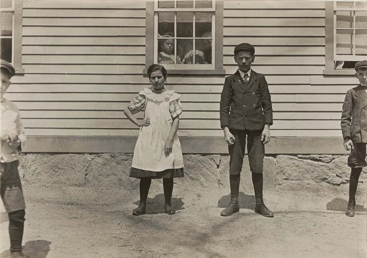 Edward St. Germain und seine Schwester Delia, Fabrikarbeiter, Phoenix, Rhode Island, April 1909 von Lewis Wickes Hine