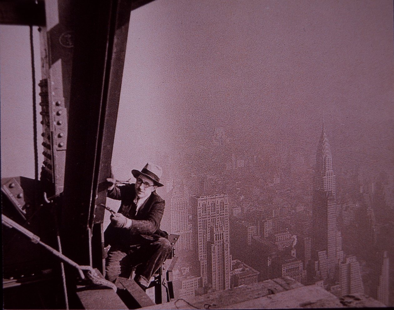 Empire State Building im Bau, ein Inspektor überprüft die Arbeiten von Lewis Wickes Hine