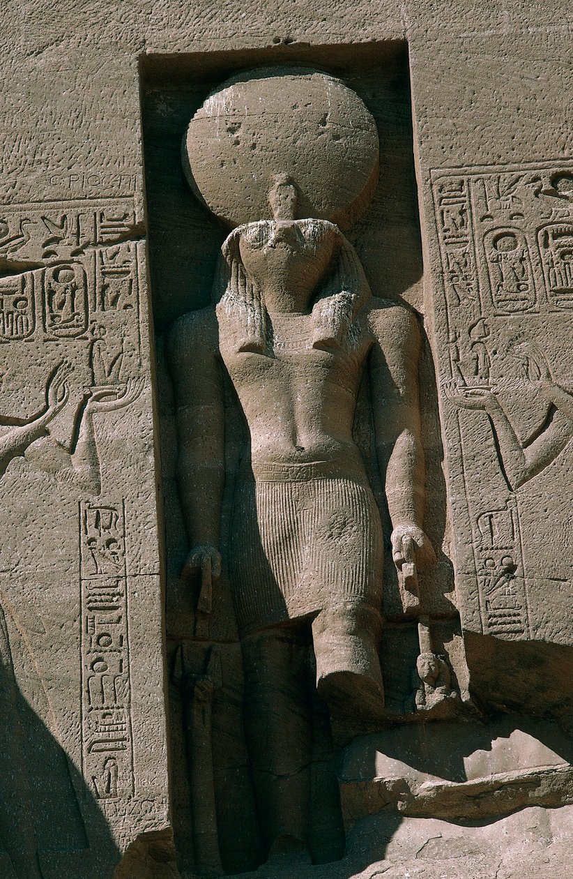 Großer Tempel von Ramses II., Fassade, Nische mit Statue des Sonnengottes Ra, Abu Simbel, Nubien, Ägypten von Unbekannt Unbekannt