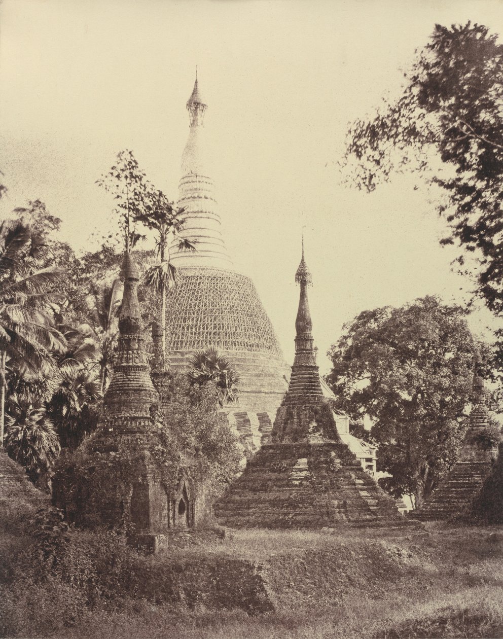 Rangoon: Nahansicht der Shwe-Dagon-Pagode, November 1855 von Linnaeus Tripe