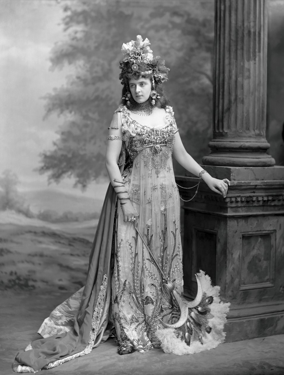 Mrs Algernon Bourke 1870-1967, geborene Guendoline Irene Emily Sloane-Stanley, 1897 von London . Photo studio Lafayette